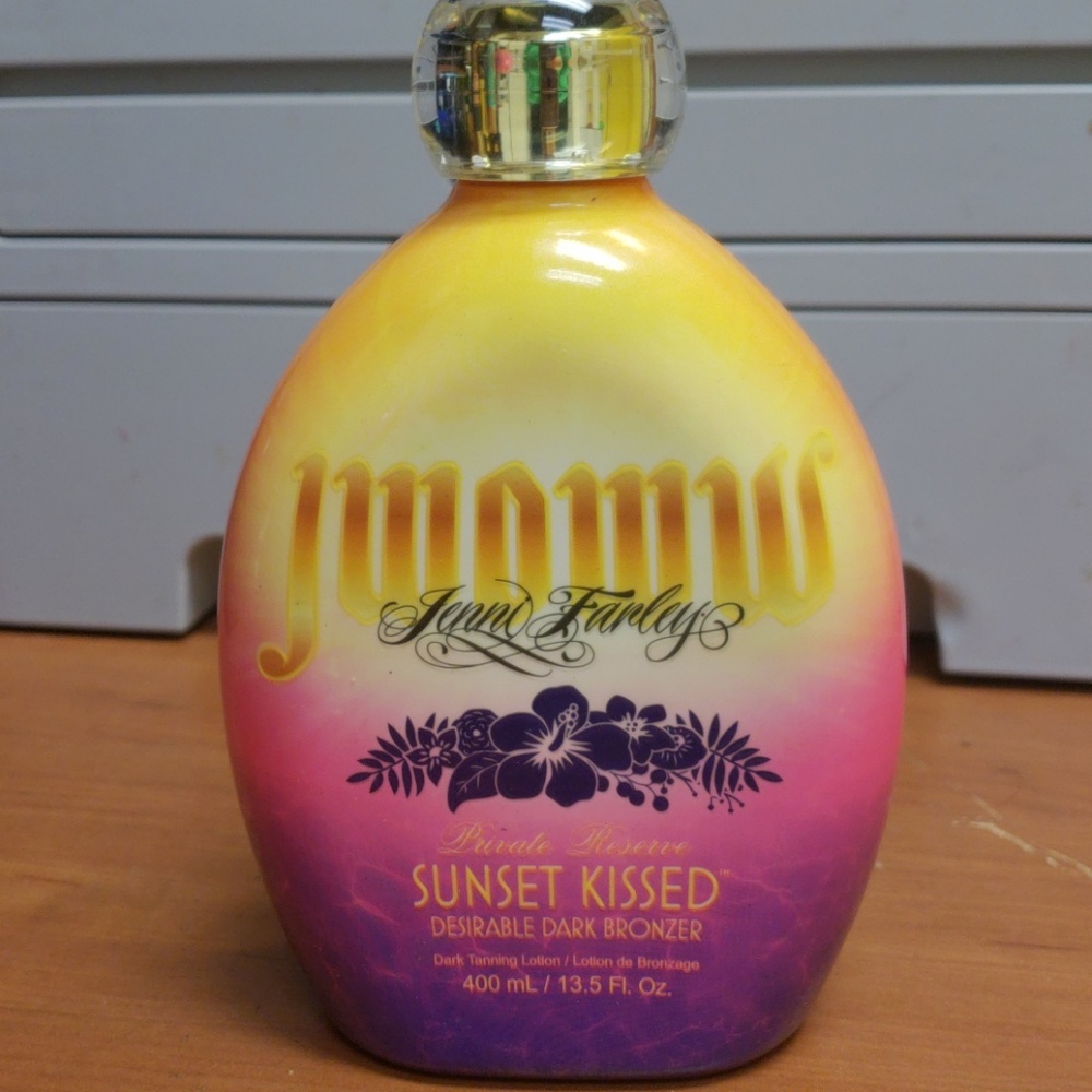 Jwoww tanning lotion!